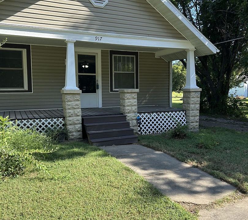 1st image of 917 E Washington Ave