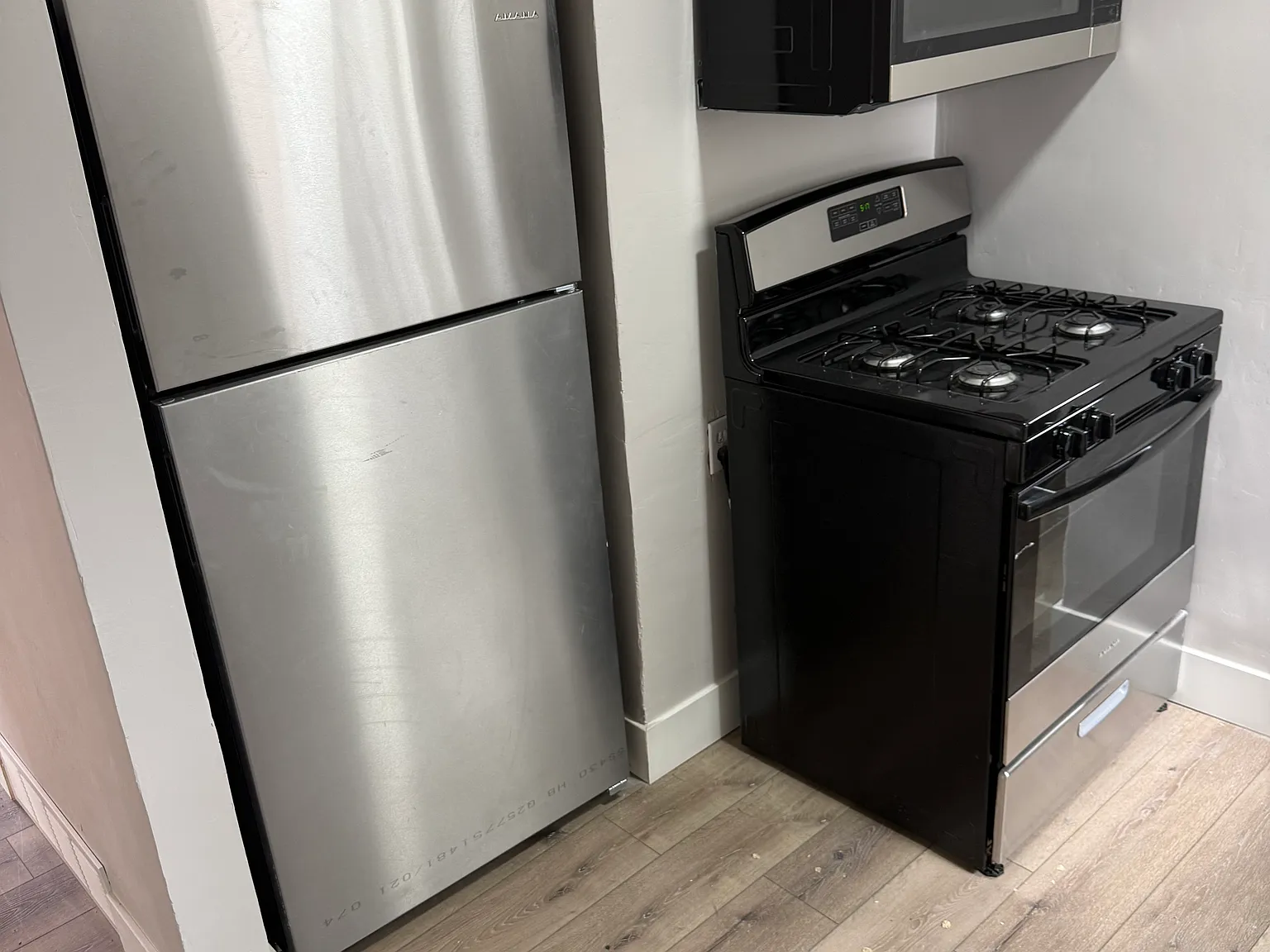 3 bed, 1200 sqft, $2,100 — Photo 3