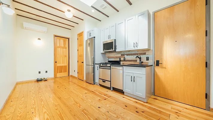 Rented by Nooklyn NYC LLC | media 43