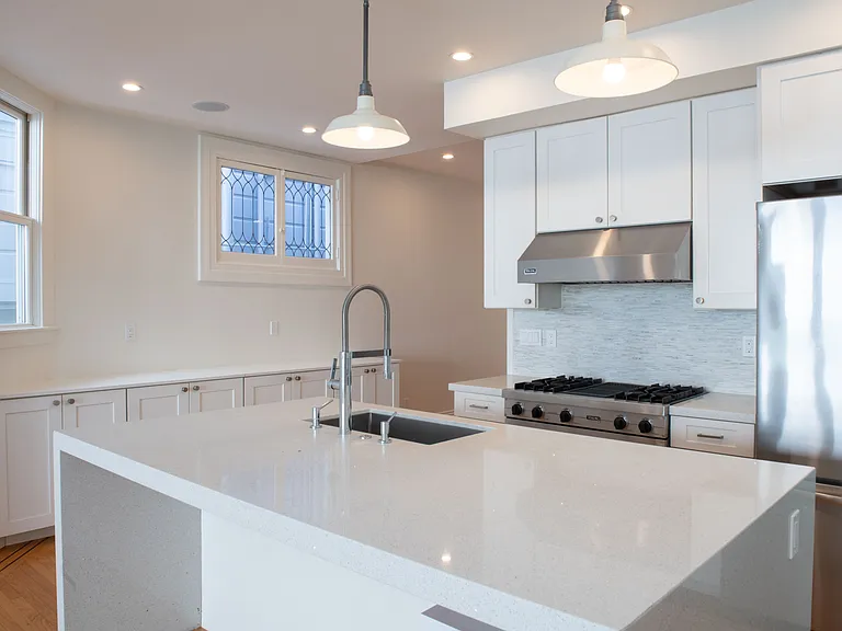 1045 Sanchez St — Photo 3