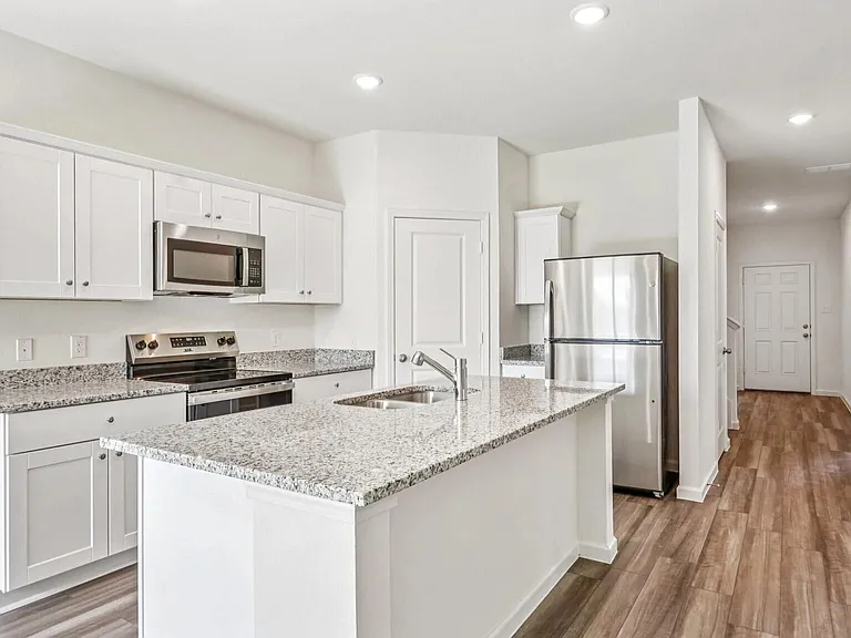 504 McFadin Way — Photo 4