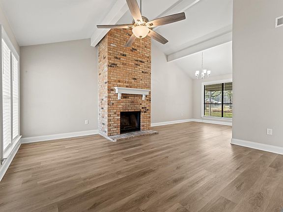4th image of 9842 Hawthorne Dr