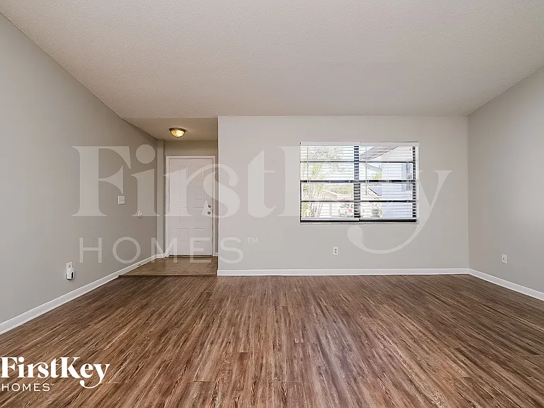 2813 Eagle Run Cir S — Photo 2