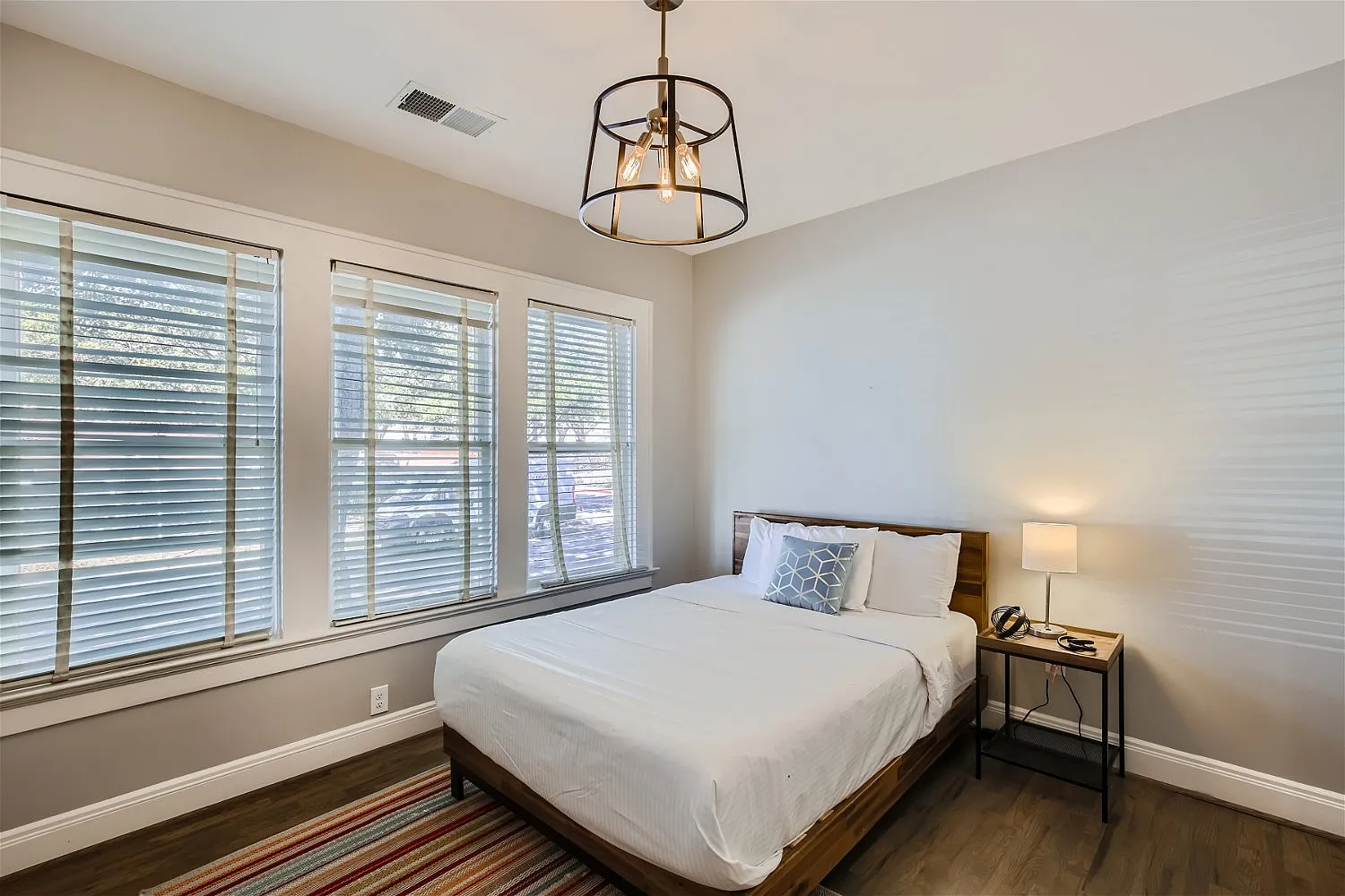 3 bed, 1065 sqft, $4,500 — Photo 3