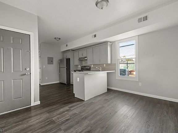 4th image of 168 Sherman Ave #2L
