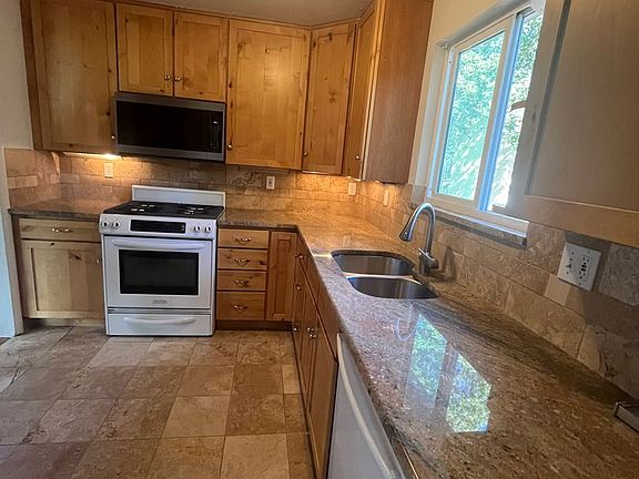 2nd image of 945 Grape Ave