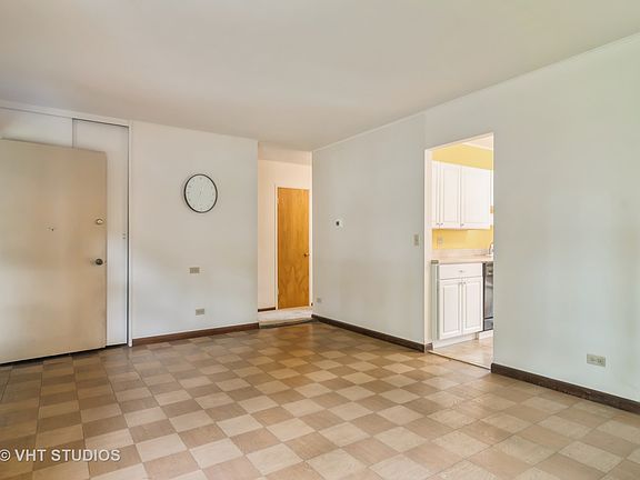 4th image of 2200 Saint James St