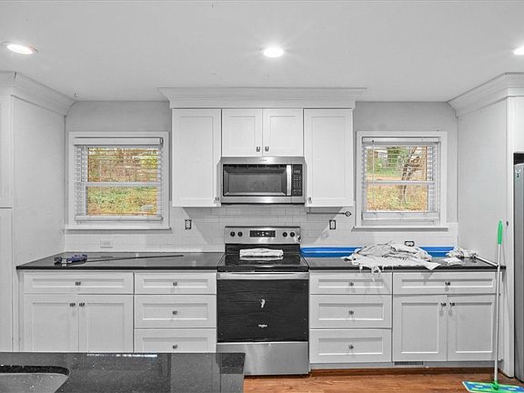 5th image of 108 Linda Ln