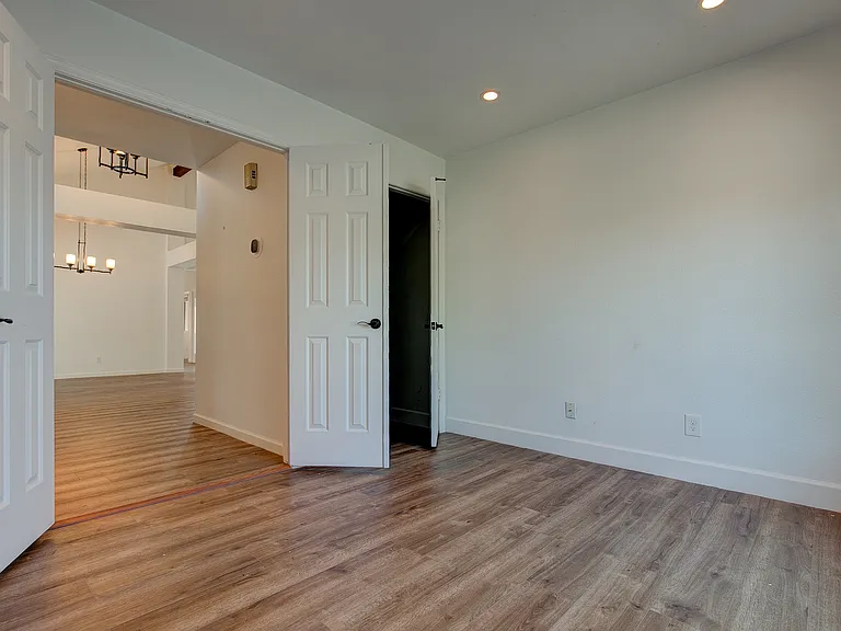 1945 E Velvet Dr — Photo 27