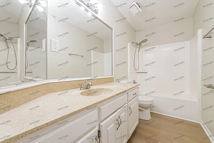 532 NE Wood Ct — Photo 11