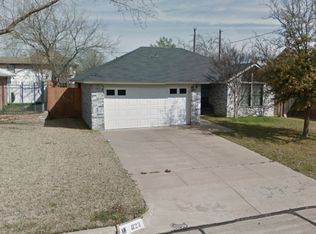 823 Meadowdale Rd, Arlington, TX 76017