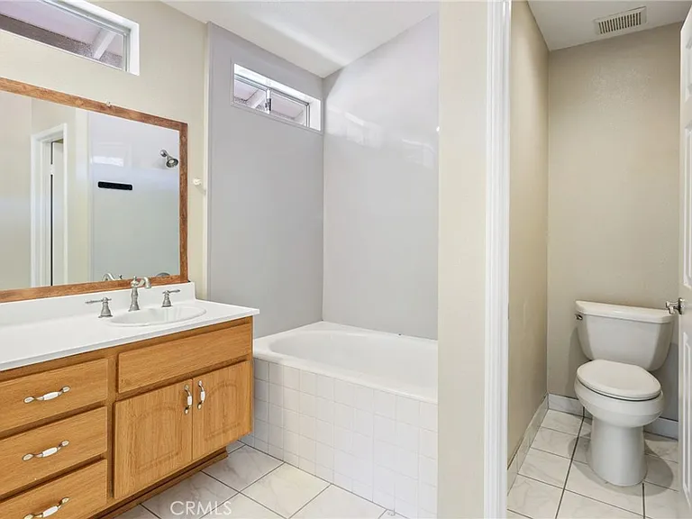 23205 Azela Cir — Photo 32