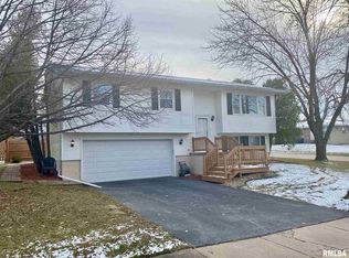 6405 Appomattox Rd, Davenport, IA 52806