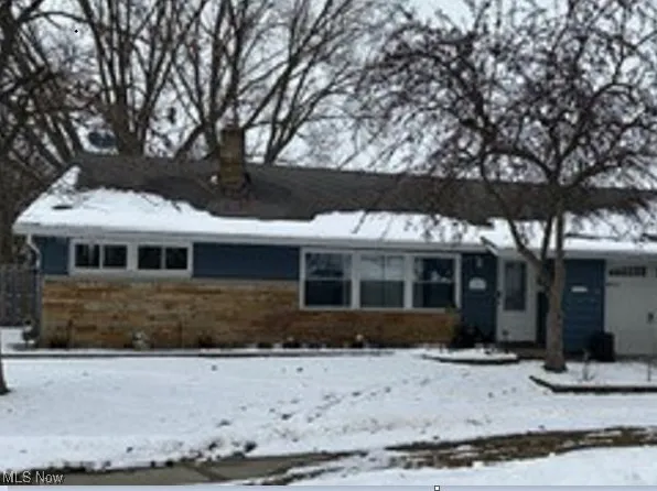 348 Pineview Cir, Berea, OH 44017