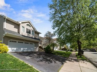 65 Pemberton Dr, Matawan, NJ 07747