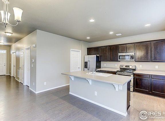 3rd image of 6128 Yellowtail St