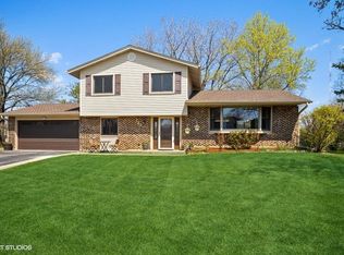 713 Utah Cir, Elk Grove Village, IL 60007