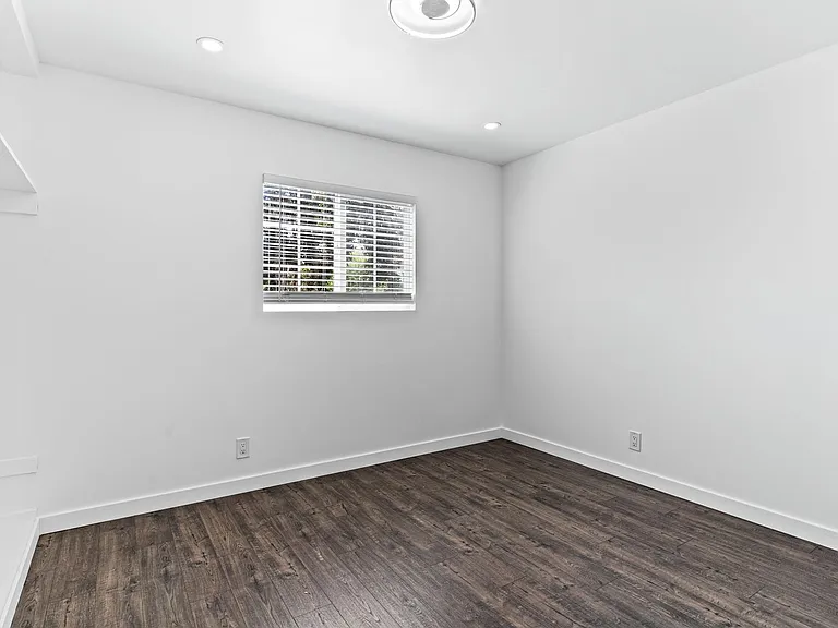 317 Tennyson Rd — Photo 16