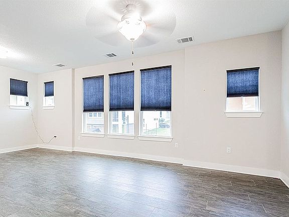 4th image of 1920 Dinsdale Ln