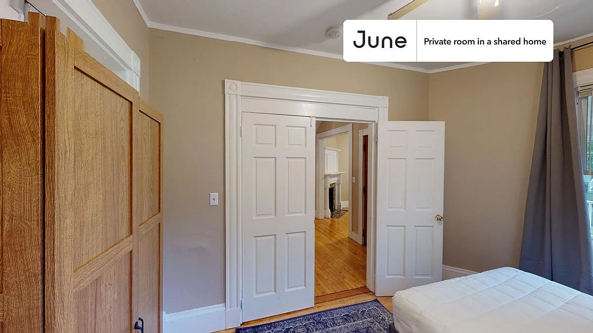 Full bedroom in 6 bed/2 bath home in Brighton #1301 A — Photo 4