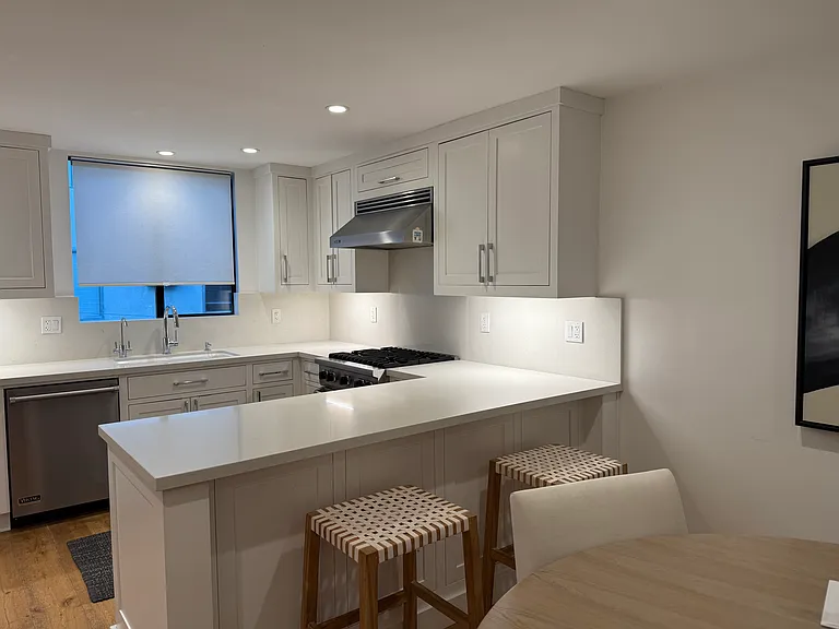 8611 Burton Way #15 — Photo 5