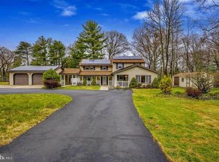 18 Bloomer Dr, Burlington, NJ