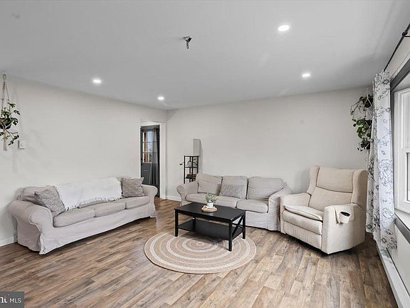 3rd image of 464 W Ridge Rd