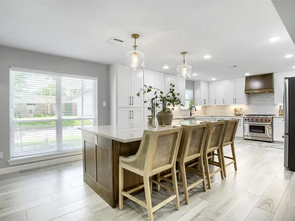9214 Bintliff Dr, Houston, TX 77074