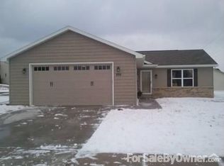 555 Berghuis Dr, Combined Locks, WI 54113