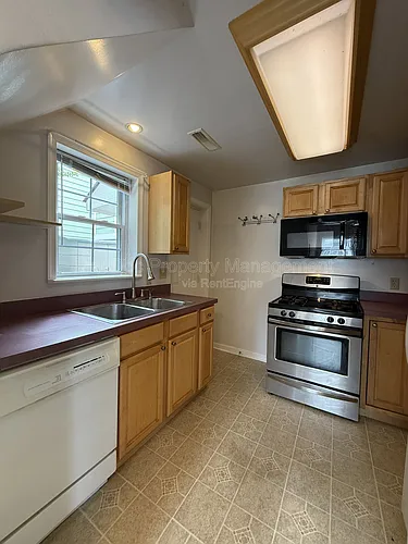 1115 Winchester St Photo 1