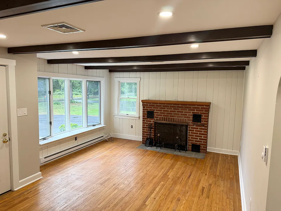 857 Almshouse Rd