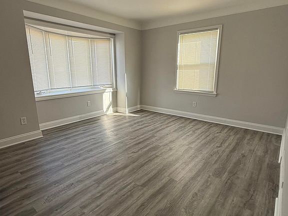 2nd image of 525 Mill St