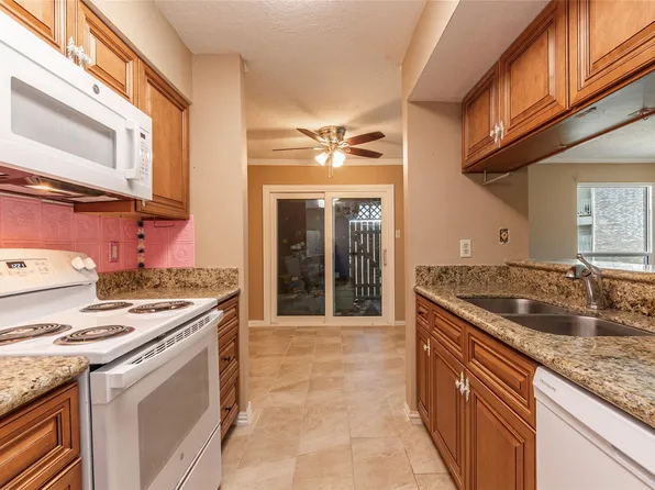 7600 Emmett F Lowry Expy APT 801, Texas City, TX 77591