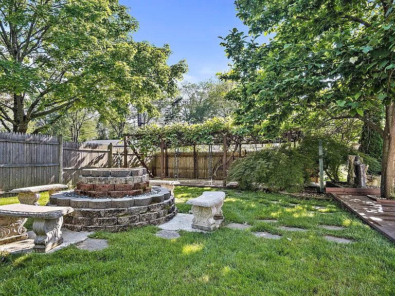 8 Carver Rd — Photo 36