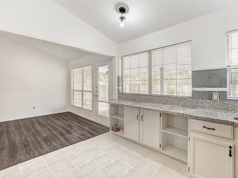 16304 Kicking Bird Dr — Photo 9