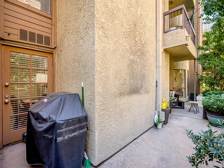 236 N Louise St #109 — Photo 27