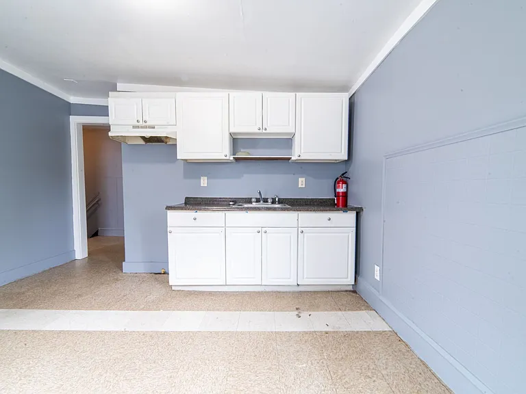 351 N Laurel St — Photo 10