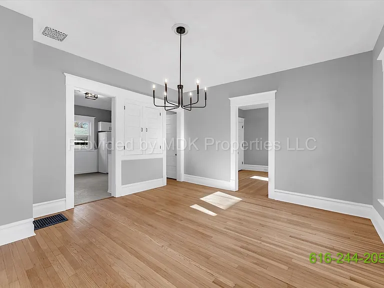 425 Woodlawn St SE — Photo 13