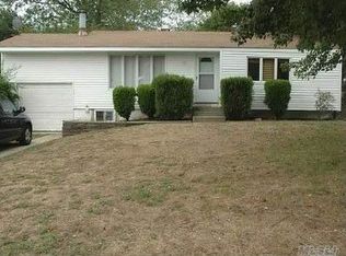 154 Dovecote Ln, Central Islip, NY 11722
