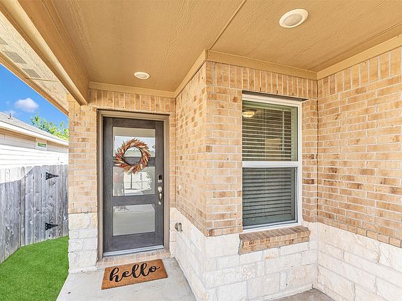 4th image of 208 Charles Ridge Dr