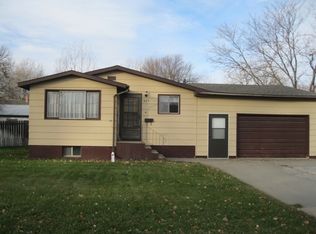 825 S Sewell Ave, Miles City, MT 59301