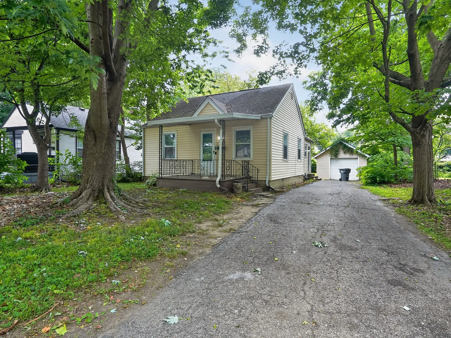 3 bed, 906 sqft, $1,600 — Photo 2