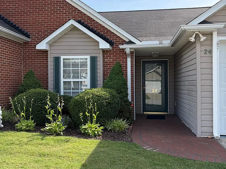 24 Magnolia Crest Dr — Photo 1