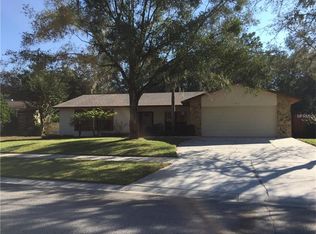 9713 Woodland Ridge Dr, Temple Terrace, FL 33637