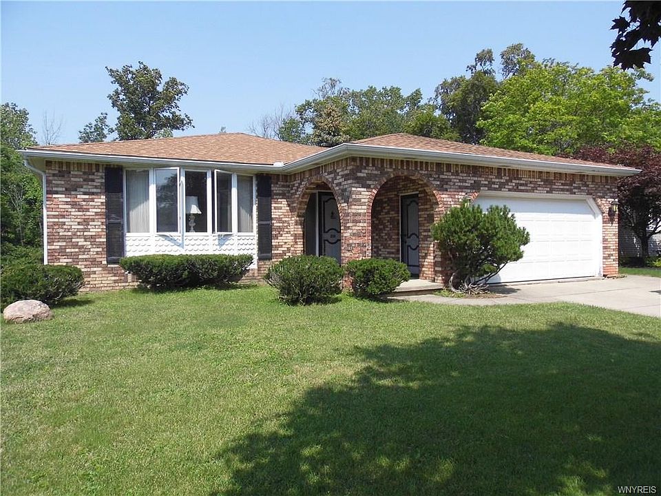1st image of 210 Barbados Dr
