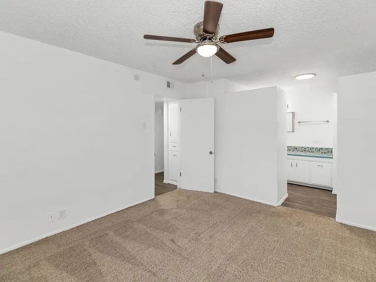 The Phoenix Apartments on 6th Avenue — Photo 10
