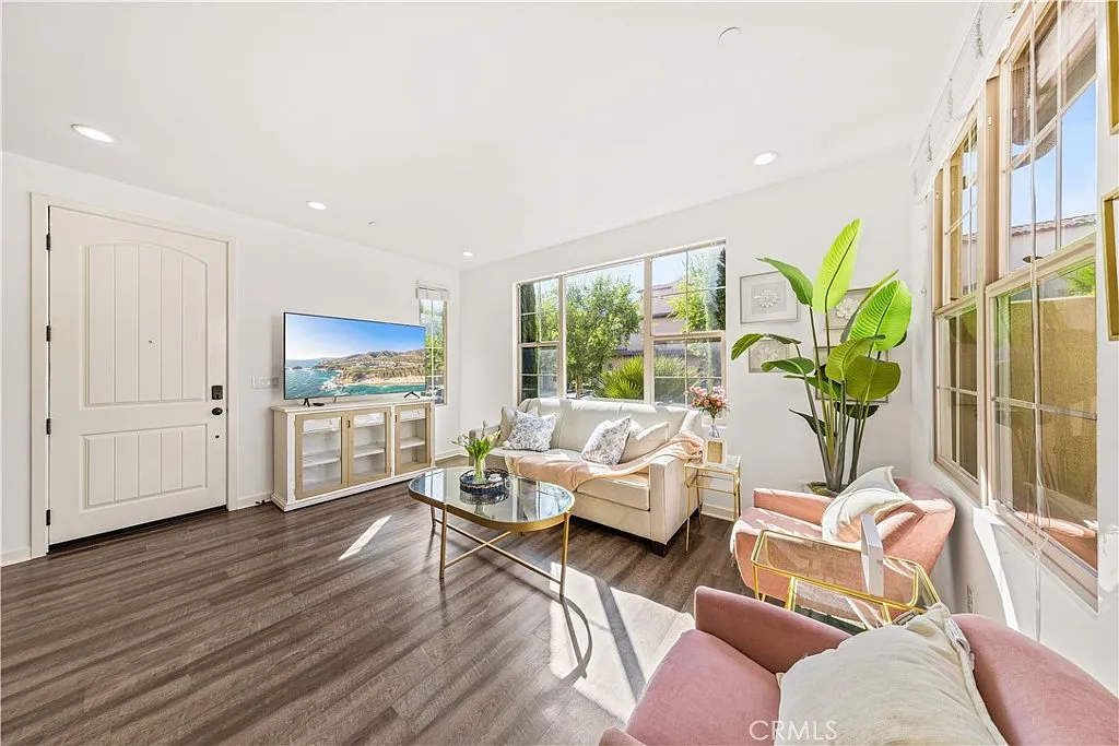 4 bed, 1523 sqft, $6,000 — Photo 3