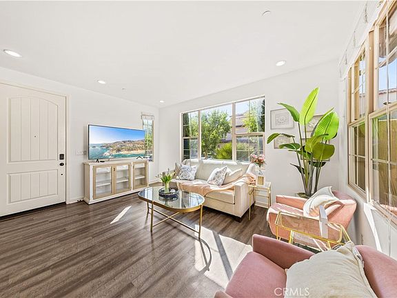 3rd image of 56 Bay Laurel