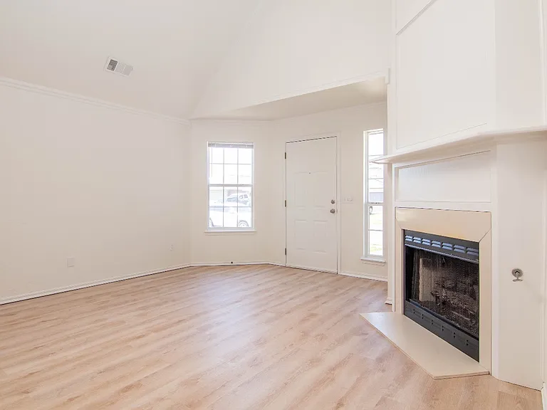 1431 Westmore Dr — Photo 3