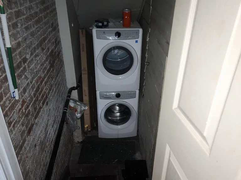105 S 18th St #1 — Photo 8